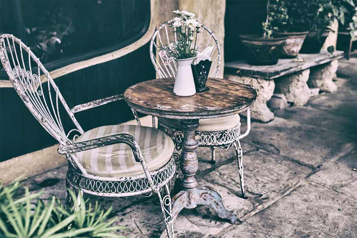 shabby chic vintage in giardino.